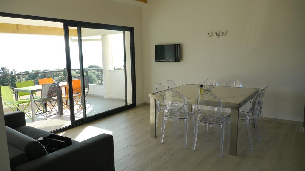 Les Terrasses Du Grand Large Aparthotel Порто Поло Екстериор снимка
