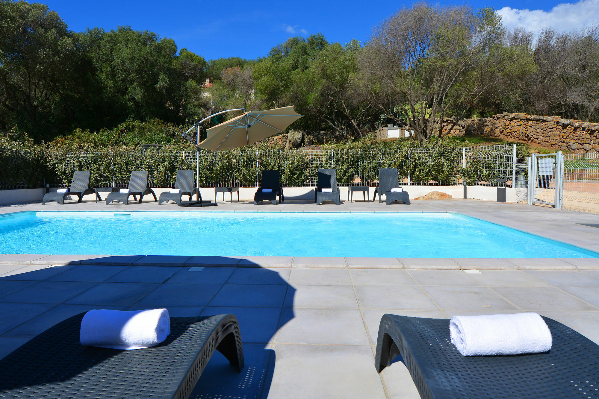 Les Terrasses Du Grand Large Aparthotel Порто Поло Екстериор снимка